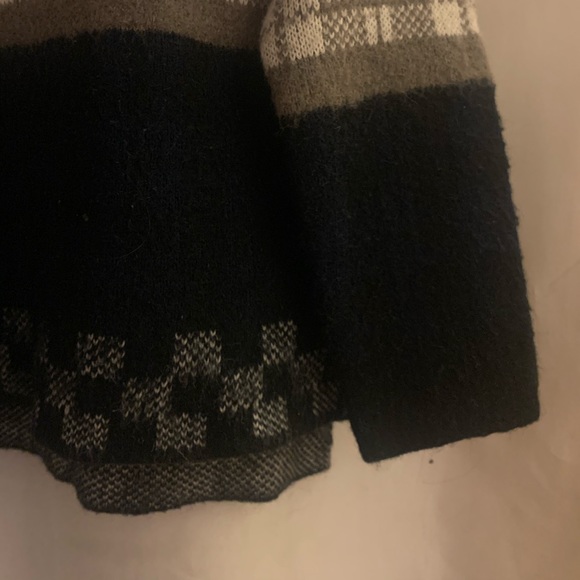 Sweater - Picture 2 of 4